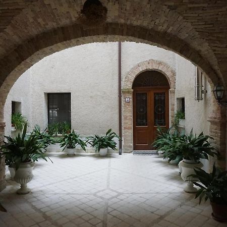 Palazzo De Fabritiis Bed and Breakfast Rosciano  Exteriör bild